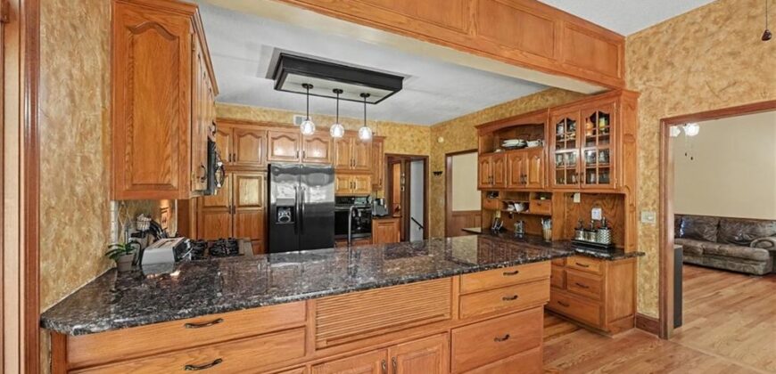 8225 NW Weatherby Drive, Weatherby Lake, MO 64152