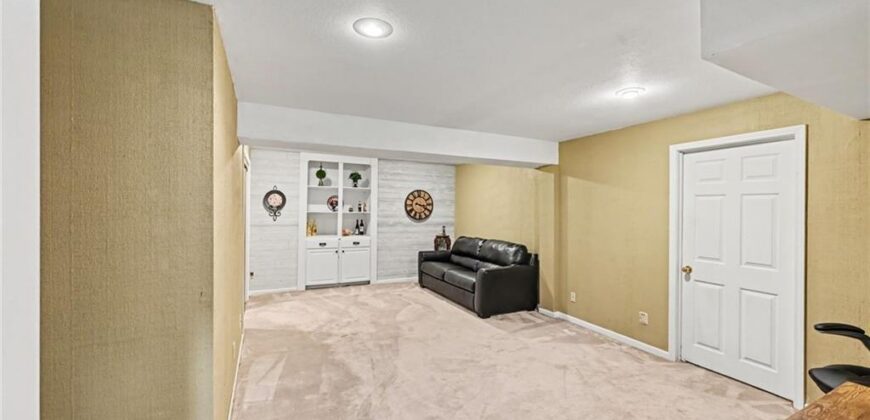 8225 NW Weatherby Drive, Weatherby Lake, MO 64152