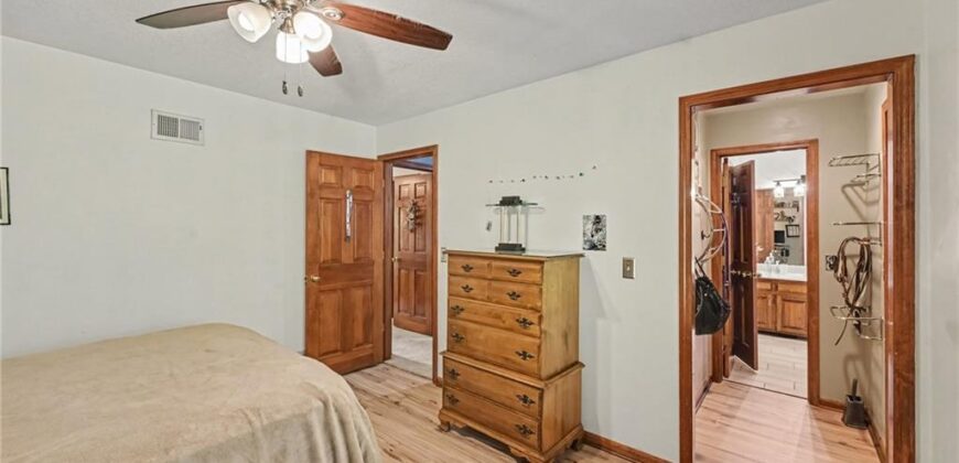 8225 NW Weatherby Drive, Weatherby Lake, MO 64152