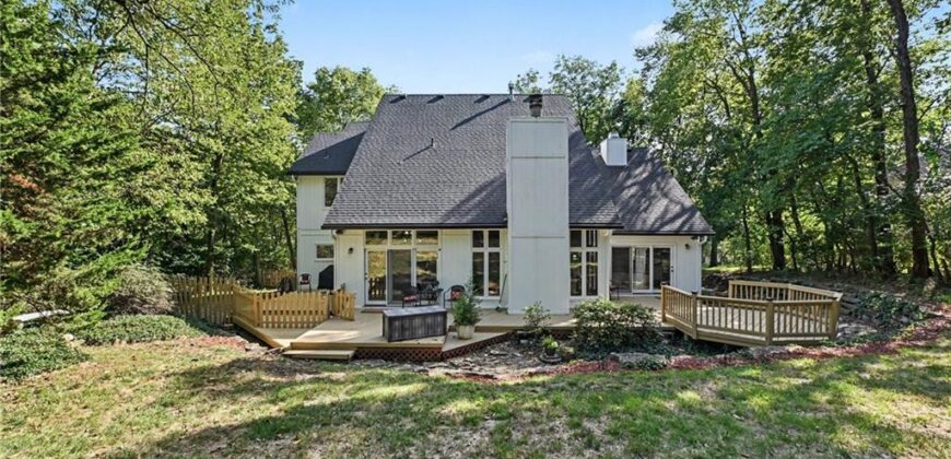 8225 NW Weatherby Drive, Weatherby Lake, MO 64152