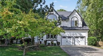 8225 NW Weatherby Drive, Weatherby Lake, MO 64152