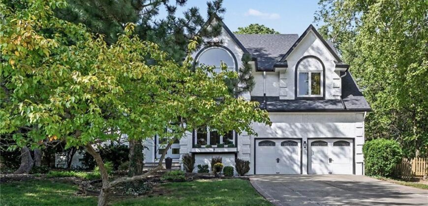 8225 NW Weatherby Drive, Weatherby Lake, MO 64152