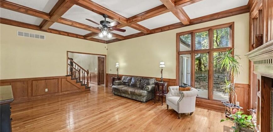 8225 NW Weatherby Drive, Weatherby Lake, MO 64152