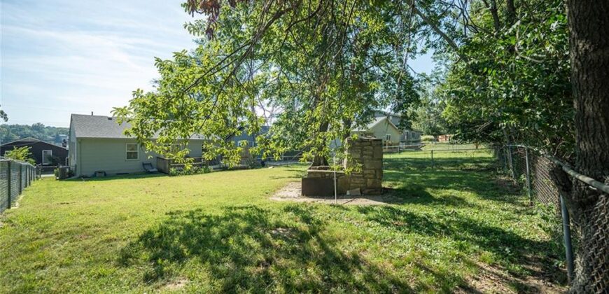 136 NW North Shore Drive, Kansas City, MO 64151