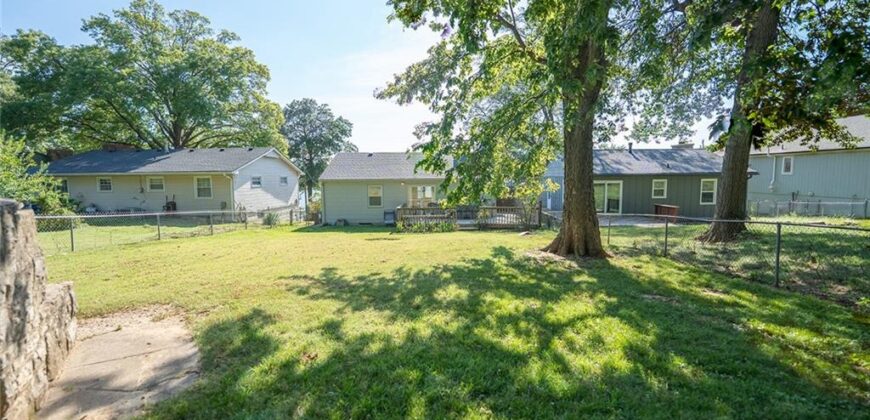 136 NW North Shore Drive, Kansas City, MO 64151