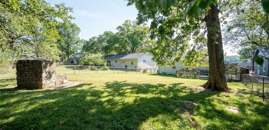 136 NW North Shore Drive, Kansas City, MO 64151