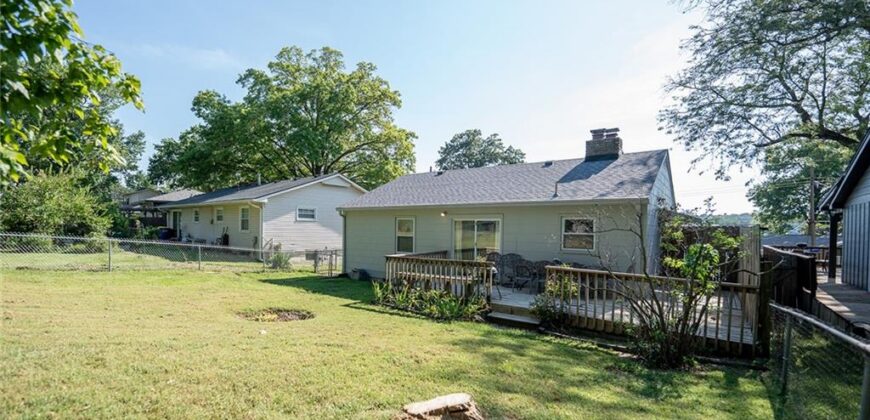 136 NW North Shore Drive, Kansas City, MO 64151