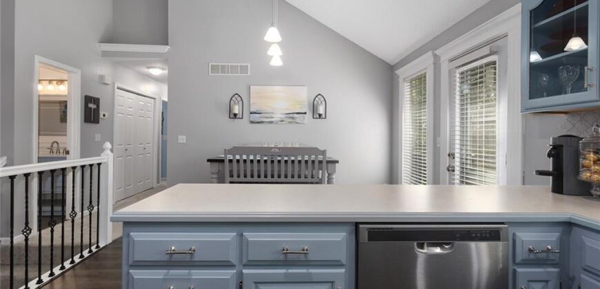 207 Lakeview Drive, Smithville, MO 64089