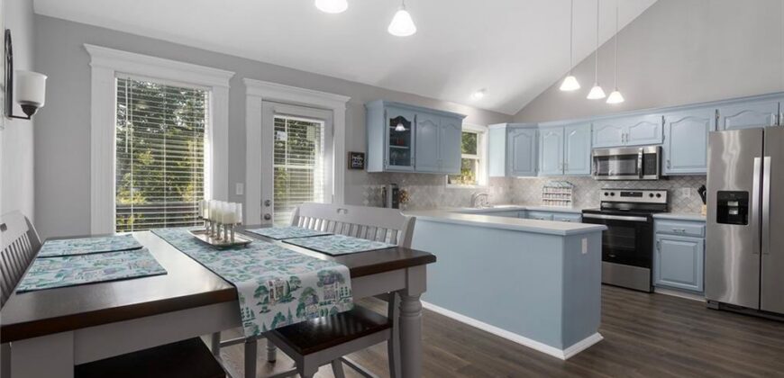 207 Lakeview Drive, Smithville, MO 64089