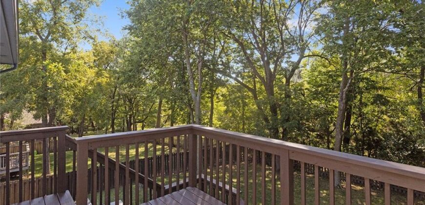 207 Lakeview Drive, Smithville, MO 64089