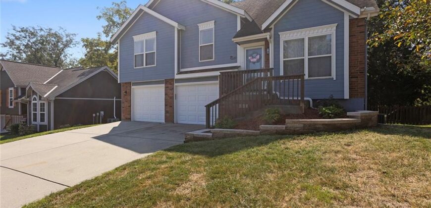 207 Lakeview Drive, Smithville, MO 64089