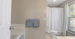 207 Lakeview Drive, Smithville, MO 64089
