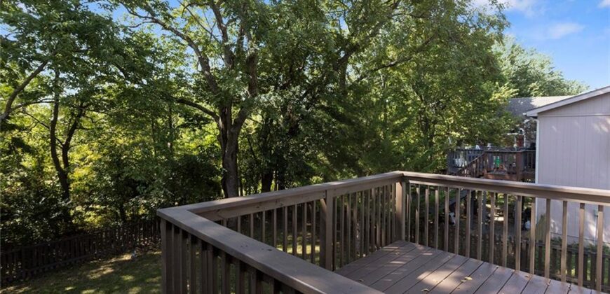 207 Lakeview Drive, Smithville, MO 64089