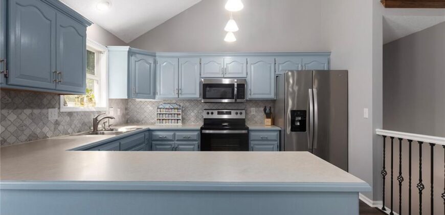 207 Lakeview Drive, Smithville, MO 64089