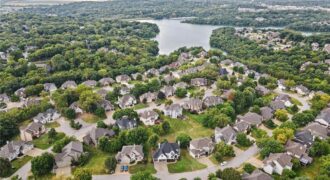 8008 Park Ridge Drive, Parkville, MO 64152