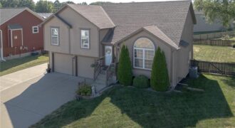 1802 Lauren Lane, Kearney, MO 64060