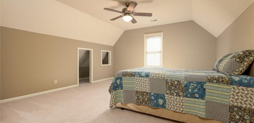 9031 N Manning Avenue, Kansas City, MO 64157