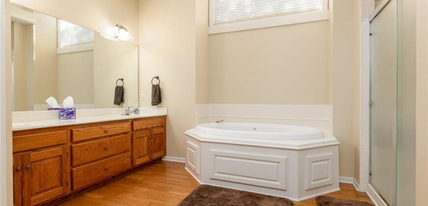 9031 N Manning Avenue, Kansas City, MO 64157