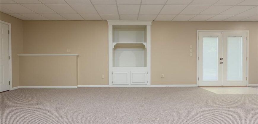 9031 N Manning Avenue, Kansas City, MO 64157