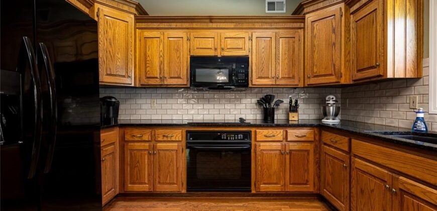 9031 N Manning Avenue, Kansas City, MO 64157