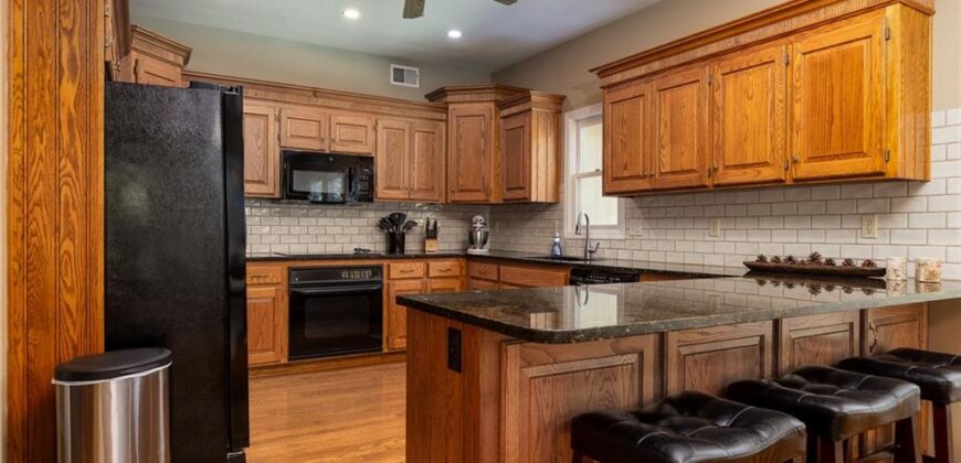 9031 N Manning Avenue, Kansas City, MO 64157