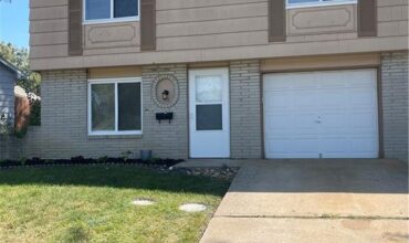 6963 Chapel Woods Lane, Kansas City, MO 64152