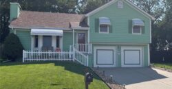 6527 Sioux Drive, Parkville, MO 64152