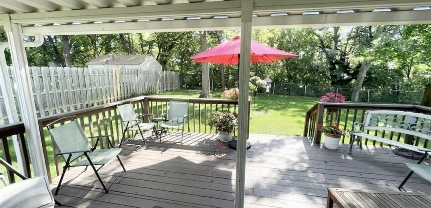 6527 Sioux Drive, Parkville, MO 64152