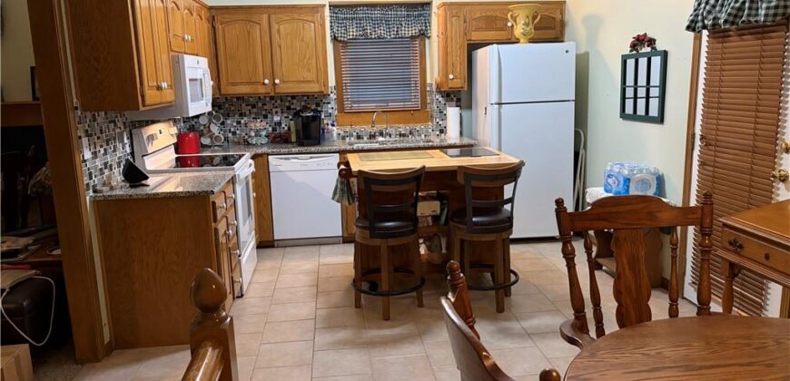 6527 Sioux Drive, Parkville, MO 64152