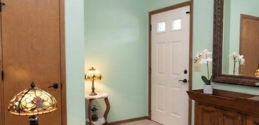 6527 Sioux Drive, Parkville, MO 64152