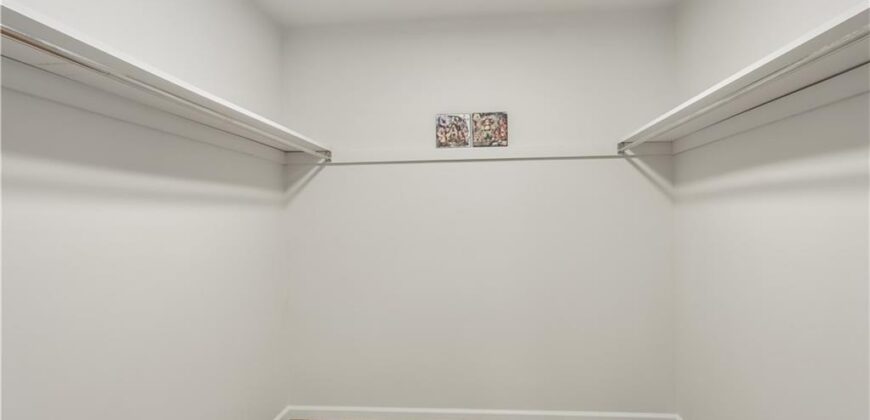 2 Maple Circle, Smithville, MO 64089