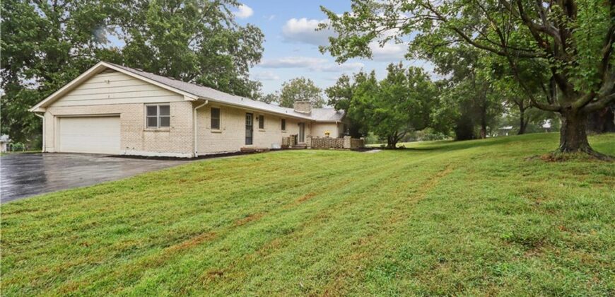 2 Maple Circle, Smithville, MO 64089