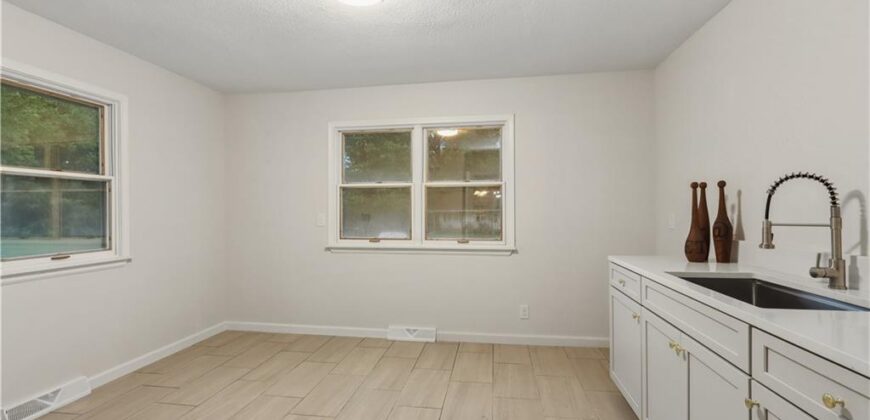 2 Maple Circle, Smithville, MO 64089