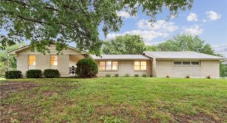 2 Maple Circle, Smithville, MO 64089