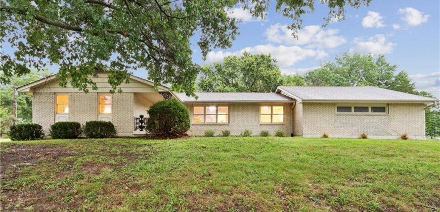 2 Maple Circle, Smithville, MO 64089