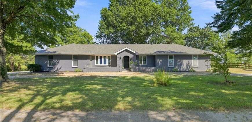 16413 Quinn Road, Smithville, MO 64089