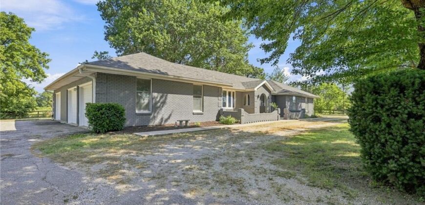 16413 Quinn Road, Smithville, MO 64089