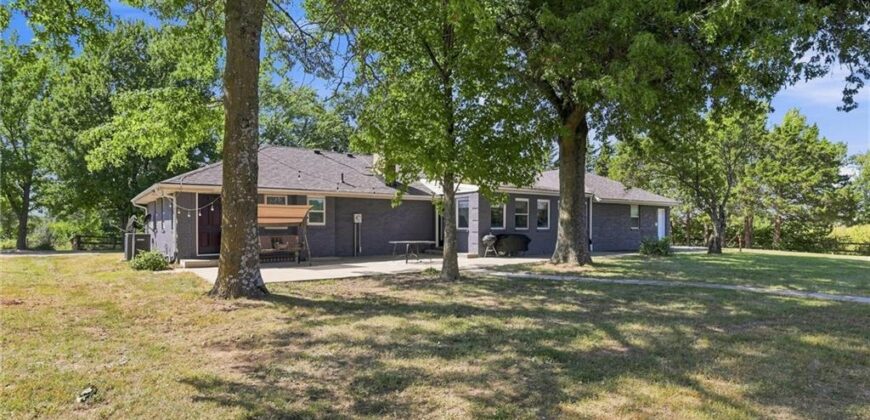 16413 Quinn Road, Smithville, MO 64089