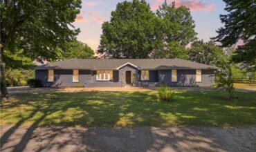 16413 Quinn Road, Smithville, MO 64089