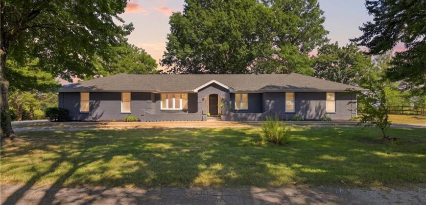 16413 Quinn Road, Smithville, MO 64089
