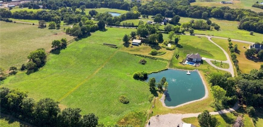 16413 Quinn Road, Smithville, MO 64089
