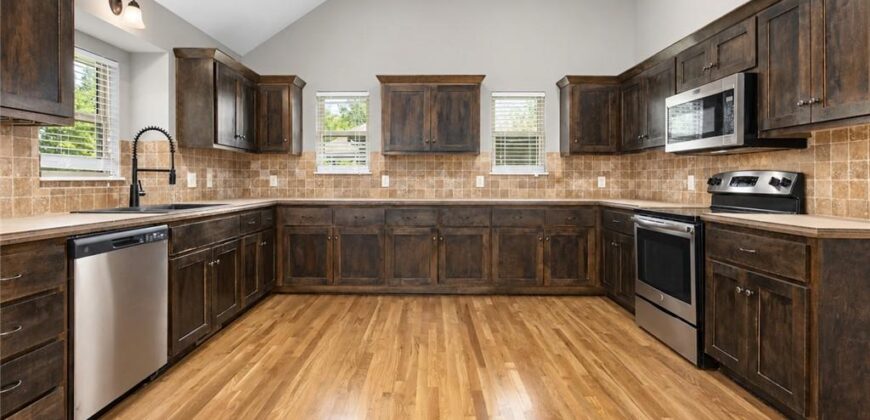 412 Duncan Drive, Liberty, MO 64068
