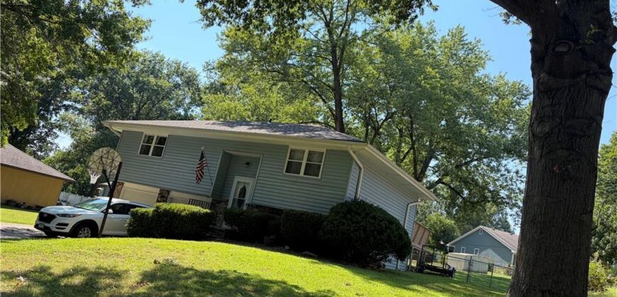 805 Citadel Drive, Weston, MO 64098