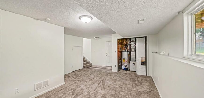 11010 N Booth Avenue, Kansas City, MO 64157