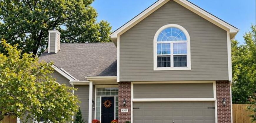 18207 Rollins Drive, Smithville, MO 64089
