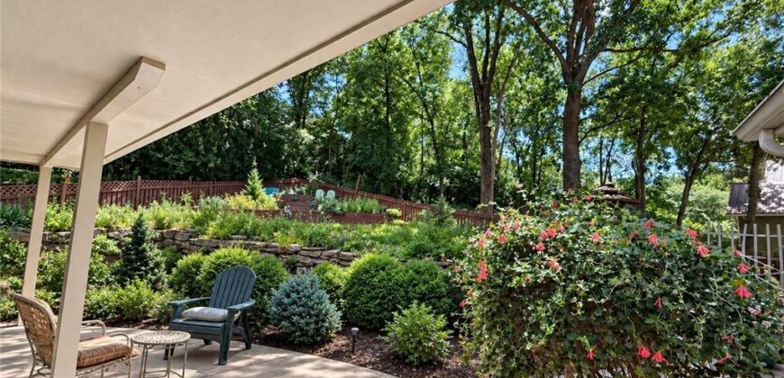 305 Lancelot Drive, Liberty, MO 64068