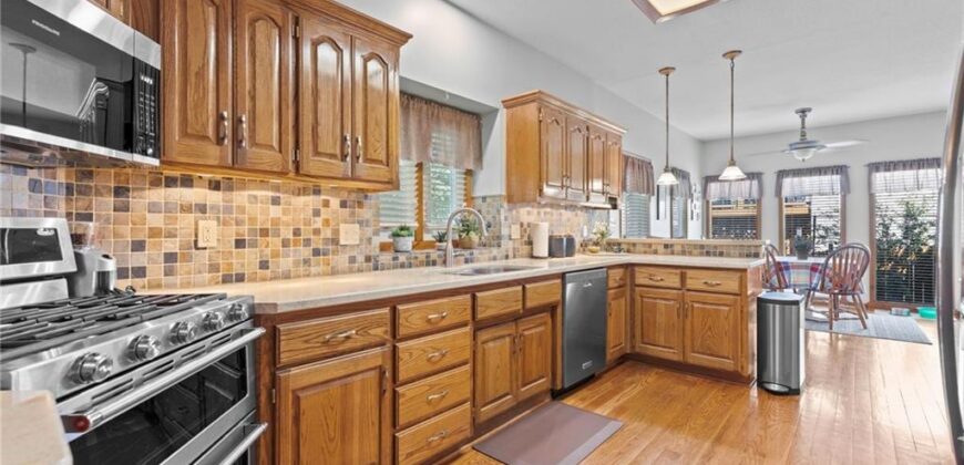 5204 N PENNSYLVANIA Street, Gladstone, MO 64118