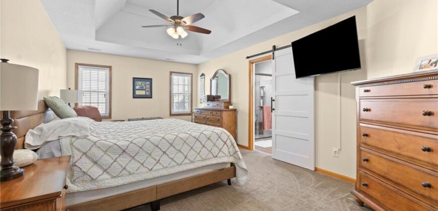 5204 N PENNSYLVANIA Street, Gladstone, MO 64118