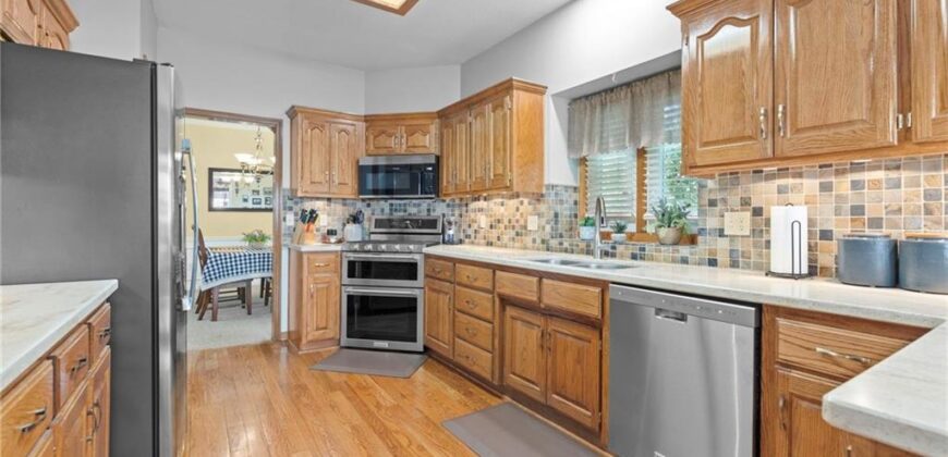 5204 N PENNSYLVANIA Street, Gladstone, MO 64118