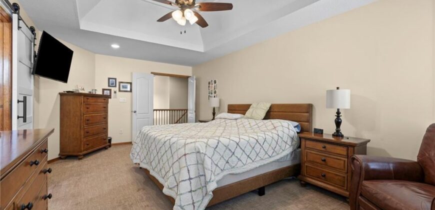 5204 N PENNSYLVANIA Street, Gladstone, MO 64118